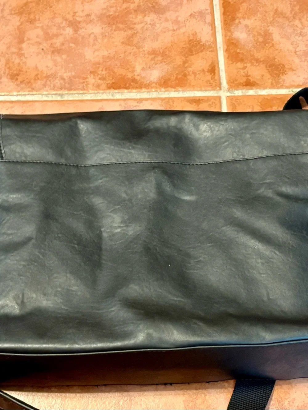 Kenneth Cole Reaction Laptop Computer Case/Bag with Sox Logo Embossed